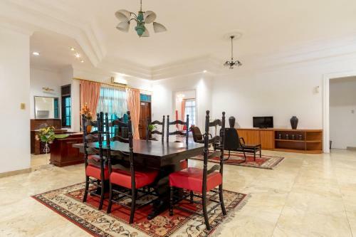 Hotel Oyo Life 2843 Raz House Syariah
