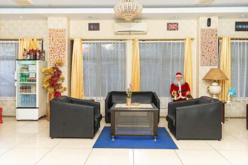 Hostal Reddoorz Plus @ Jalan Pumorow Manado
