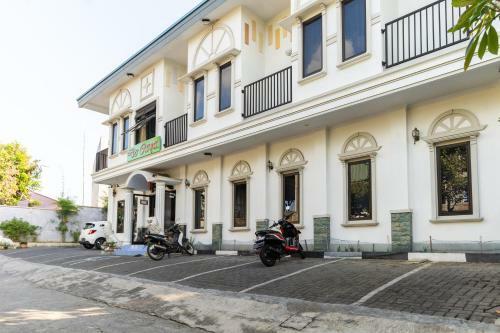 Hostal Reddoorz Plus @ Jalan Pumorow Manado