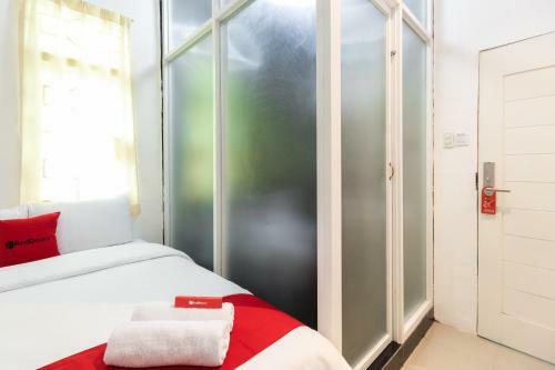 Hostal Reddoorz Near Sun Plaza Medan 2