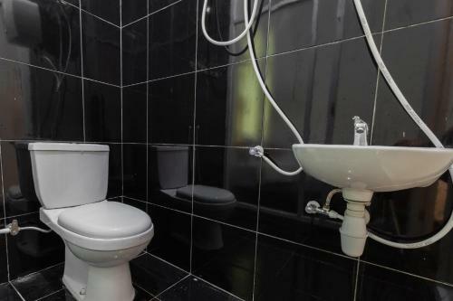 Hostal Reddoorz Near Sun Plaza Medan 2