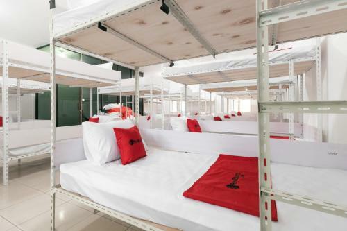 Hostal Reddoorz Near Sun Plaza Medan 2