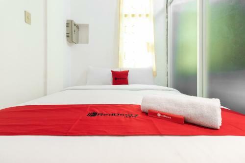 Hostal Reddoorz Near Sun Plaza Medan 2
