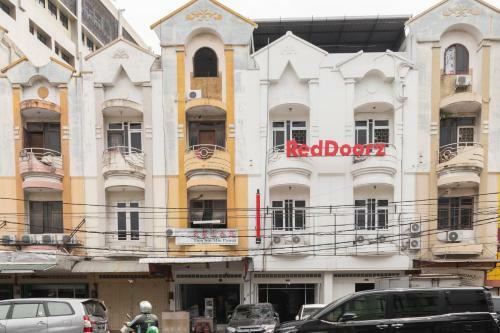 Hostal Reddoorz Near Sun Plaza Medan 2