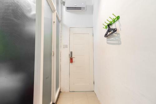 Hostal Reddoorz Near Sun Plaza Medan 2