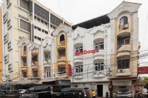 Hostal Reddoorz Near Sun Plaza Medan 2