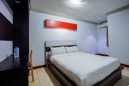 Capital O 3433 Hotel Plaza