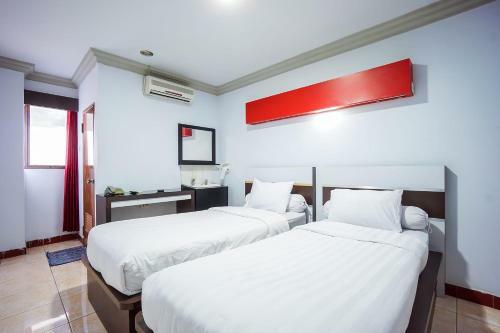 Capital O 3433 Hotel Plaza