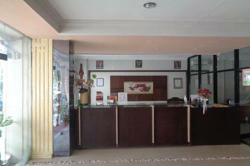 Capital O 3433 Hotel Plaza