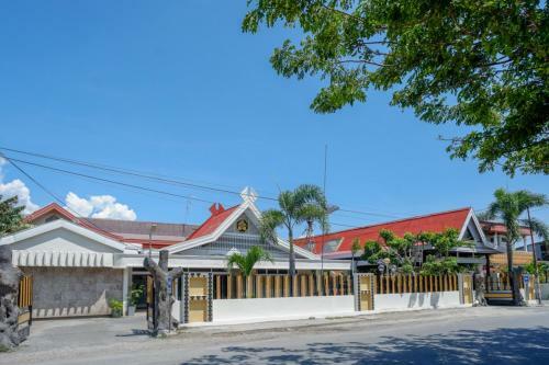 Hostal Reddoorz Plus @ Alam Raya Hotel