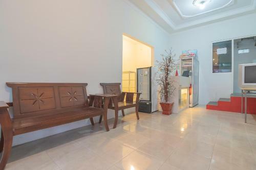 Hostal Reddoorz @ Rajawali Km 5
