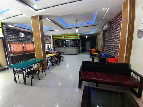 Oyo 3373 Favour Hotel