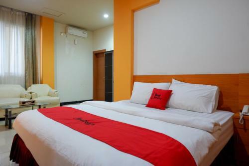 Reddoorz Plus @ Cameloan Hotel Palu
