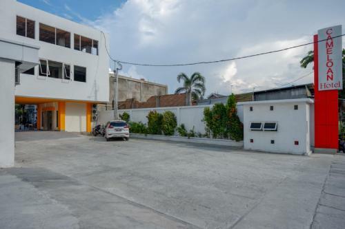 Reddoorz Plus @ Cameloan Hotel Palu