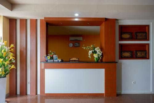 Reddoorz Plus @ Cameloan Hotel Palu