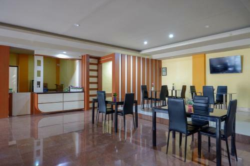 Reddoorz Plus @ Cameloan Hotel Palu