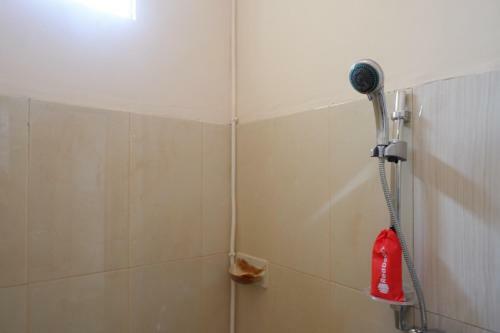 Hostal Reddoorz Near Millenium Waterpark Palu