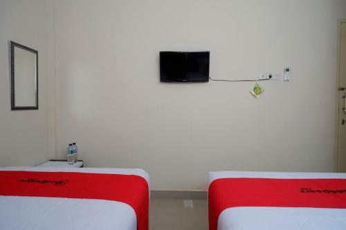 Hostal Reddoorz Near Millenium Waterpark Palu