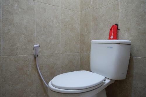 Hostal Reddoorz Near Millenium Waterpark Palu