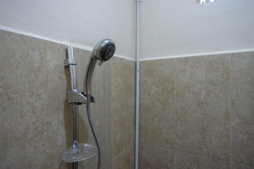 Hostal Reddoorz Near Millenium Waterpark Palu