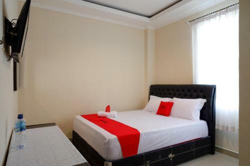 Hostal Reddoorz Near Millenium Waterpark Palu