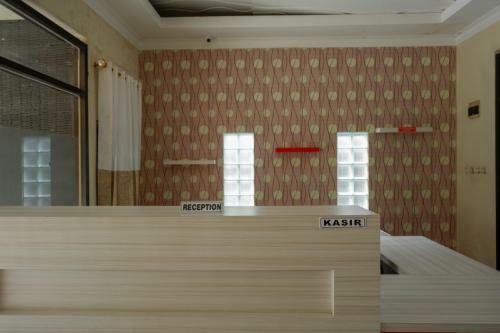 Hostal Reddoorz Near Millenium Waterpark Palu