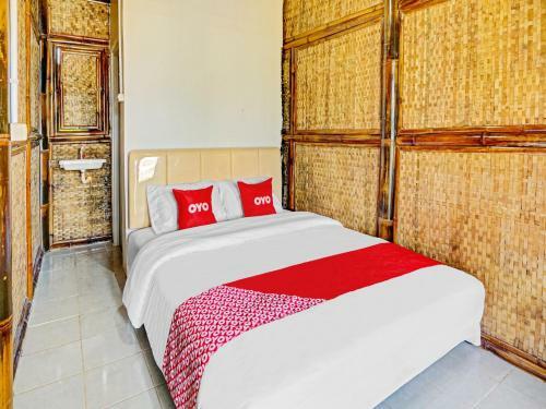 Hotel Oyo 90225 Rumah Bambu Trawas Syariah