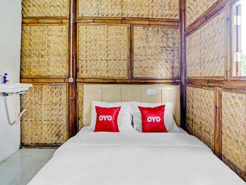 Hotel Oyo 90225 Rumah Bambu Trawas Syariah