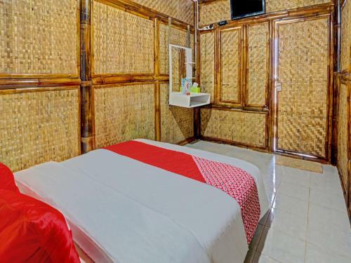 Hotel Oyo 90225 Rumah Bambu Trawas Syariah