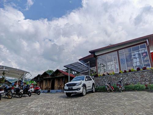 Hotel Oyo 90225 Rumah Bambu Trawas Syariah