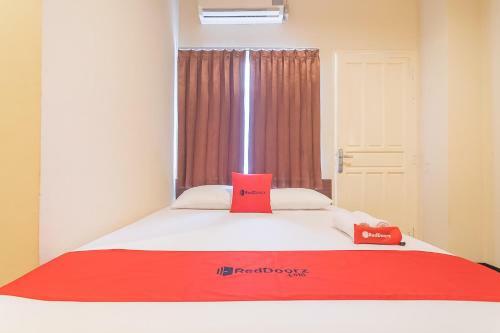Hostal Reddoorz @ H. Agus Salim Street