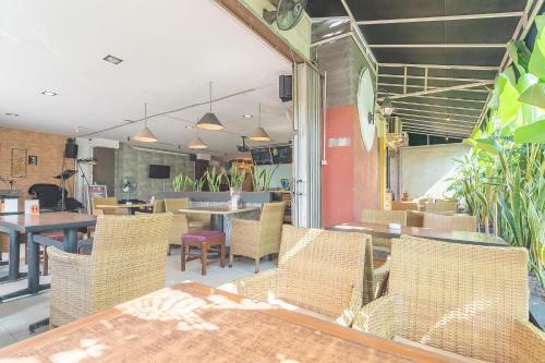 Hostal Reddoorz @ H. Agus Salim Street