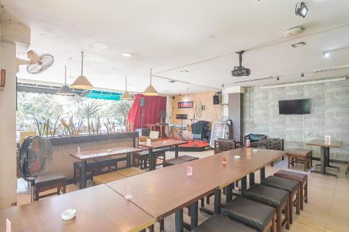 Hostal Reddoorz @ H. Agus Salim Street