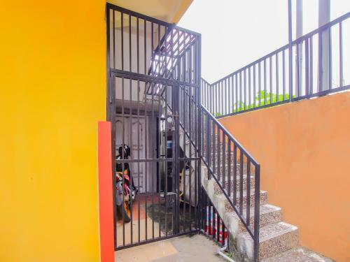 Hotel Oyo 90216 Kost Sanny