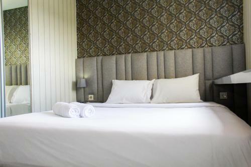 Minimalist And Cozy Studio Bintaro Icon Apartment By Travelio
