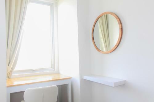 Comfortable 2br At Emerald Bintaro Apartment By Travelio