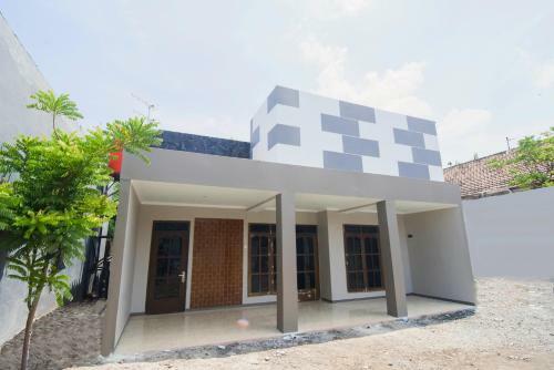 Hotel Oyo 1909 Edelweiss Residence Syariah