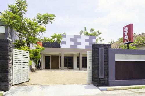 Hotel Oyo 1909 Edelweiss Residence Syariah