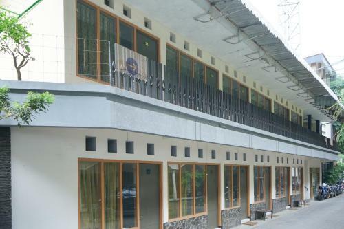 Hotel Spot On 2090 Ratna Backpacker Syariah