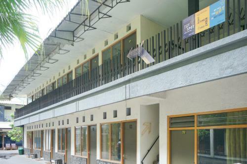 Hotel Spot On 2090 Ratna Backpacker Syariah