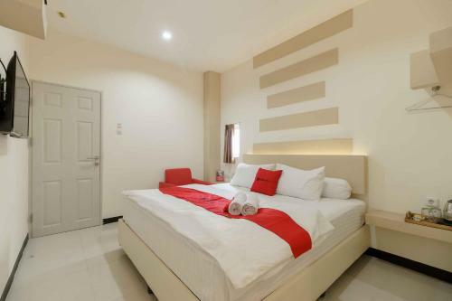 Hostal Reddoorz Plus Near Millenium Ict Centre Medan 2