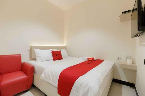 Hostal Reddoorz Plus Near Millenium Ict Centre Medan 2