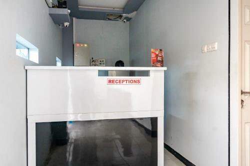 Hostal Reddoorz Plus Near Millenium Ict Centre Medan 2