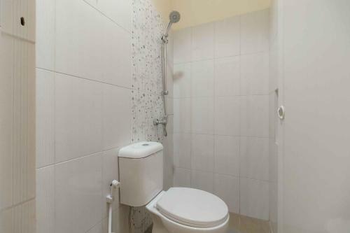 Hostal Reddoorz Plus Near Millenium Ict Centre Medan 2
