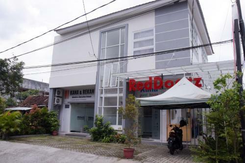 Hostal Reddoorz Near Gor Satria Purwokerto
