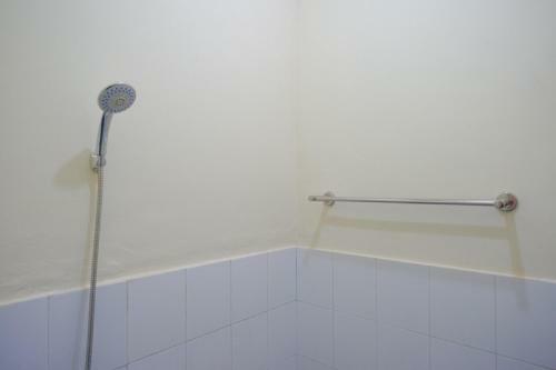Hostal Reddoorz Near Gor Satria 3