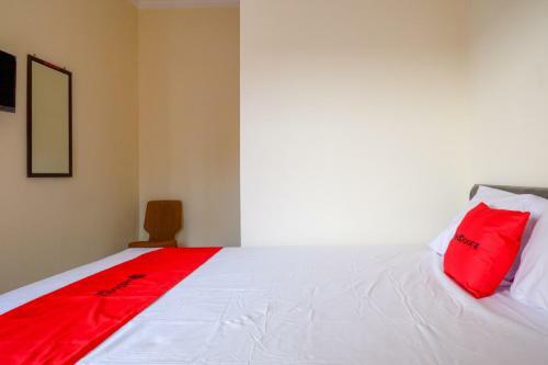 Hostal Reddoorz Near Gor Satria 3