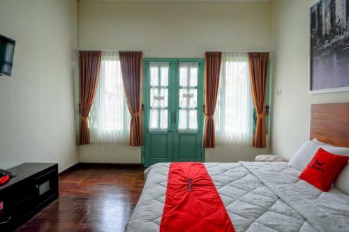 Hostal Reddoorz Plus Near Unsoed Purwokerto