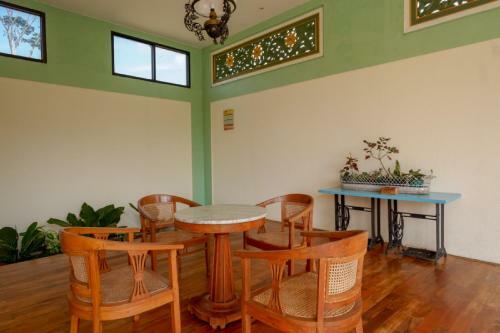 Hostal Reddoorz Plus Near Unsoed Purwokerto