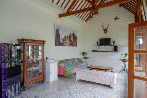 Hostal Reddoorz Plus Near Unsoed Purwokerto